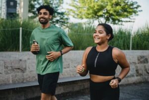 Ανδρας και γυναίκα τρέχουν μαζί