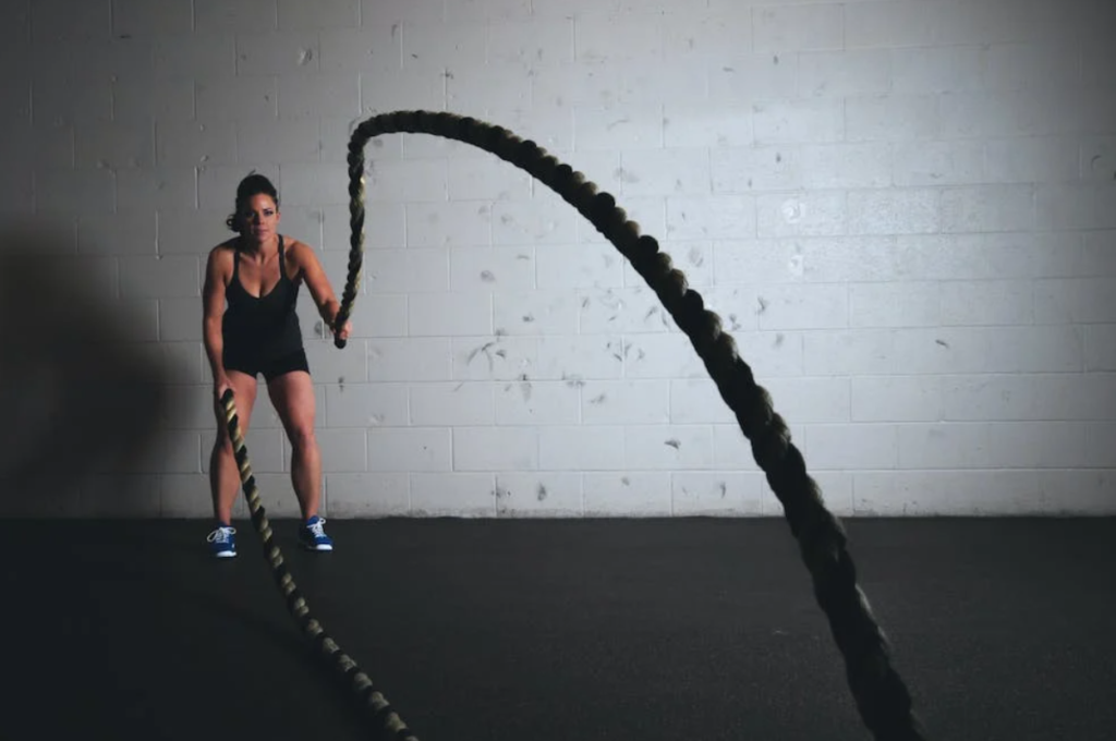 Γυναίκα κάνει γυμναστική