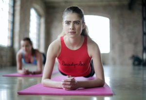 Γυναίκα στο γυμναστήριο